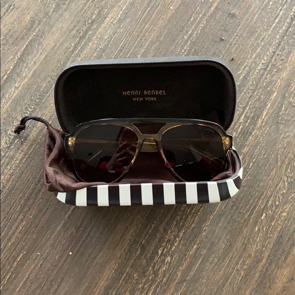 henri bendel Accessories - Henry Bendel sunglasses